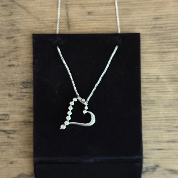 10k White Gold, Natural Diamond Heart Pendant Necklace 22” - Picture 5 of 5